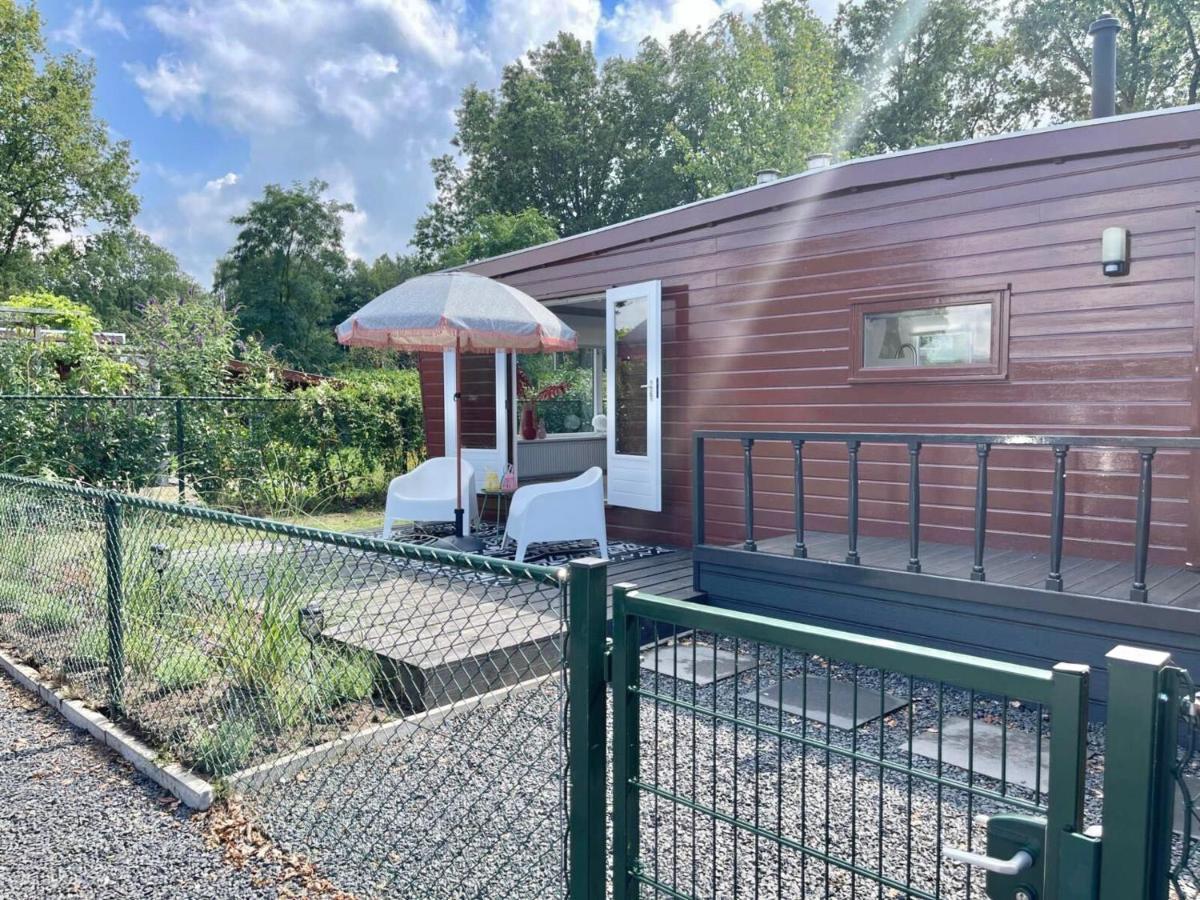Gezellig Chalet Met 2 Slaapkamers En Zicht Op Het Water Erm Exteriér fotografie